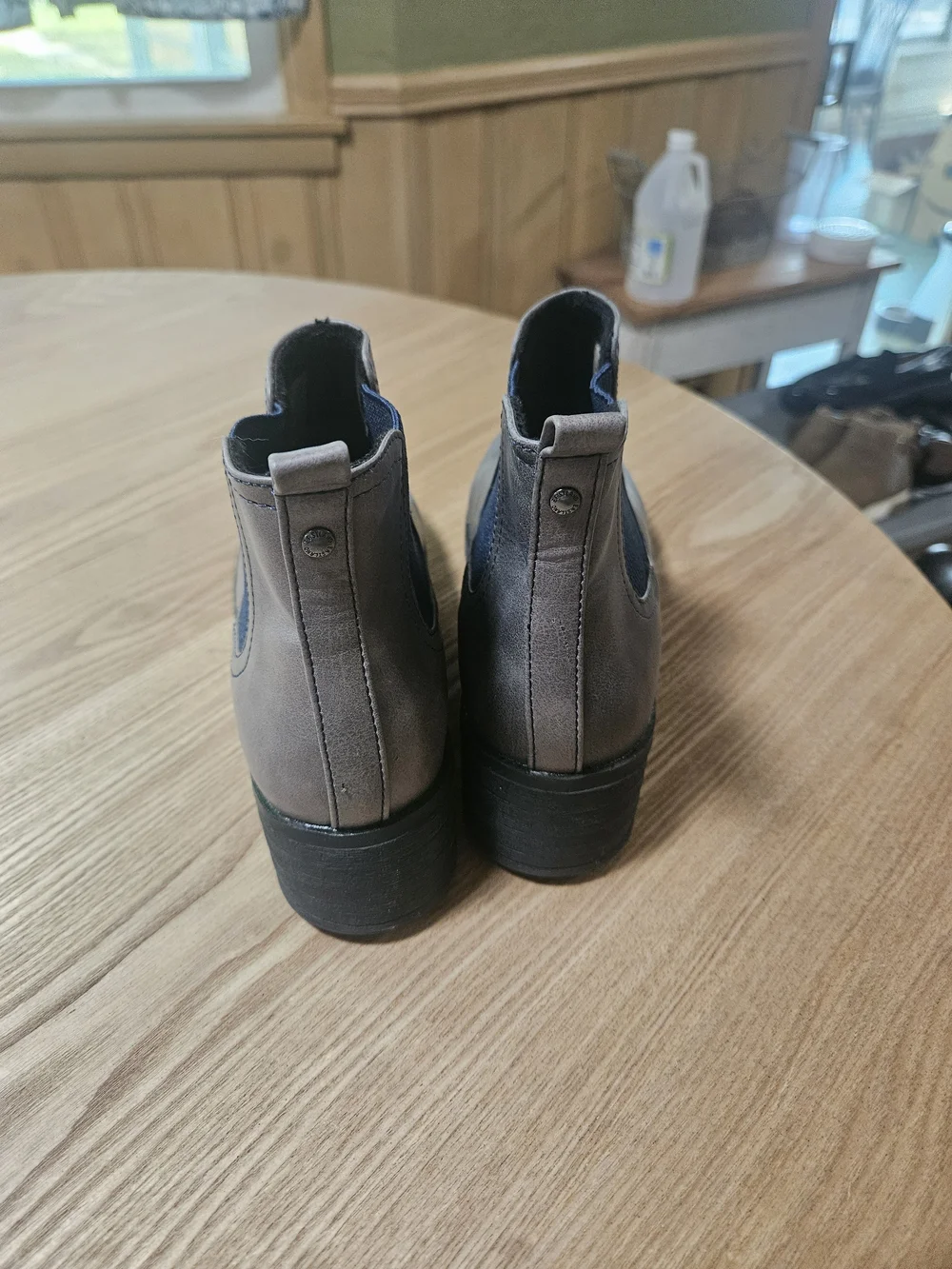 Eastland elegant gray